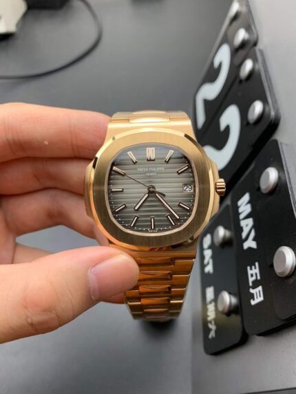 PATEK-PHILIPPE_105
